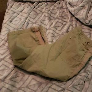 Capri pants